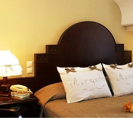 Antirides 3* Naousa (Paros)
