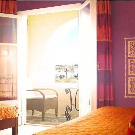 Antirides 3* Naousa (Paros)