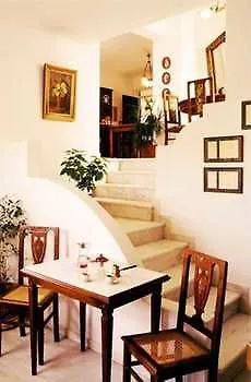 Antirides 3* Naousa (Paros)