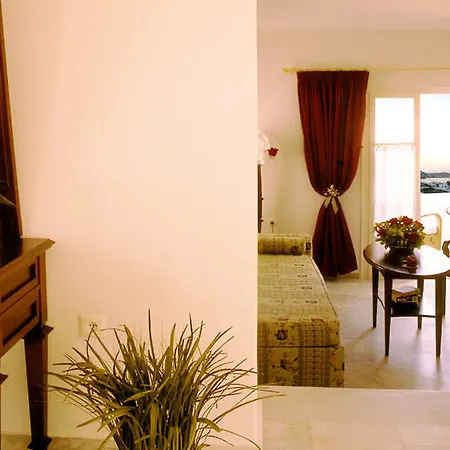 Antirides 3* Naousa (Paros)