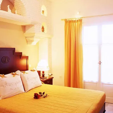 Antirides Naousa (Paros)
